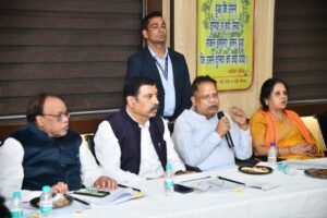 चैंबर ऑफ कॉमर्स के पदाधिकारियों एवं व्यापारियों से मिले अमर अग्रवाल, घोषणा पत्र के लिए मांगे सुझाव